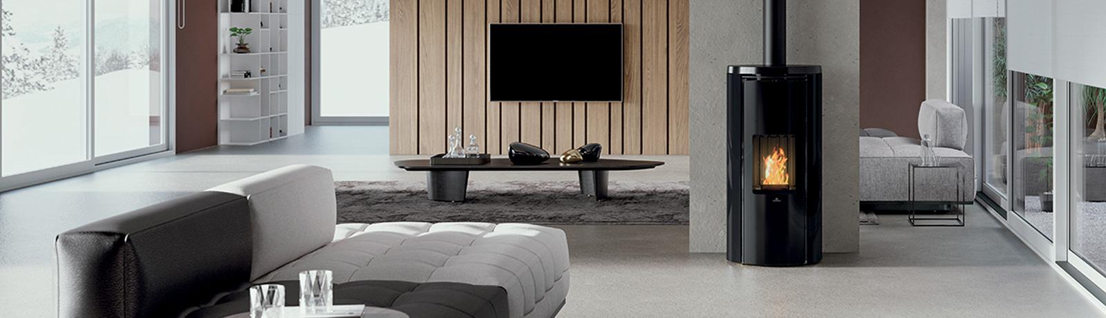 Poêle à granulés installé dans un salon moderne