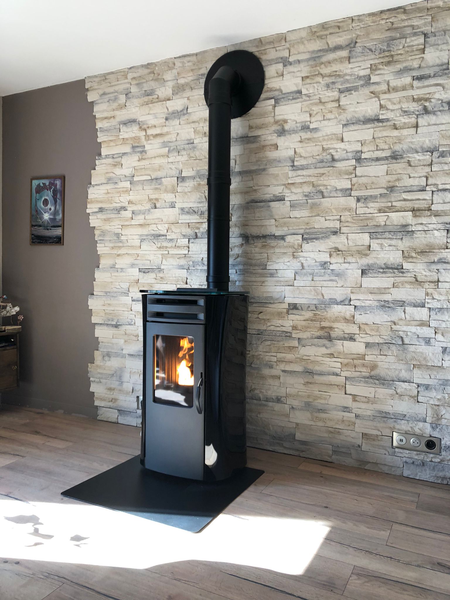 Installation de poêle terminée, rendu soigné