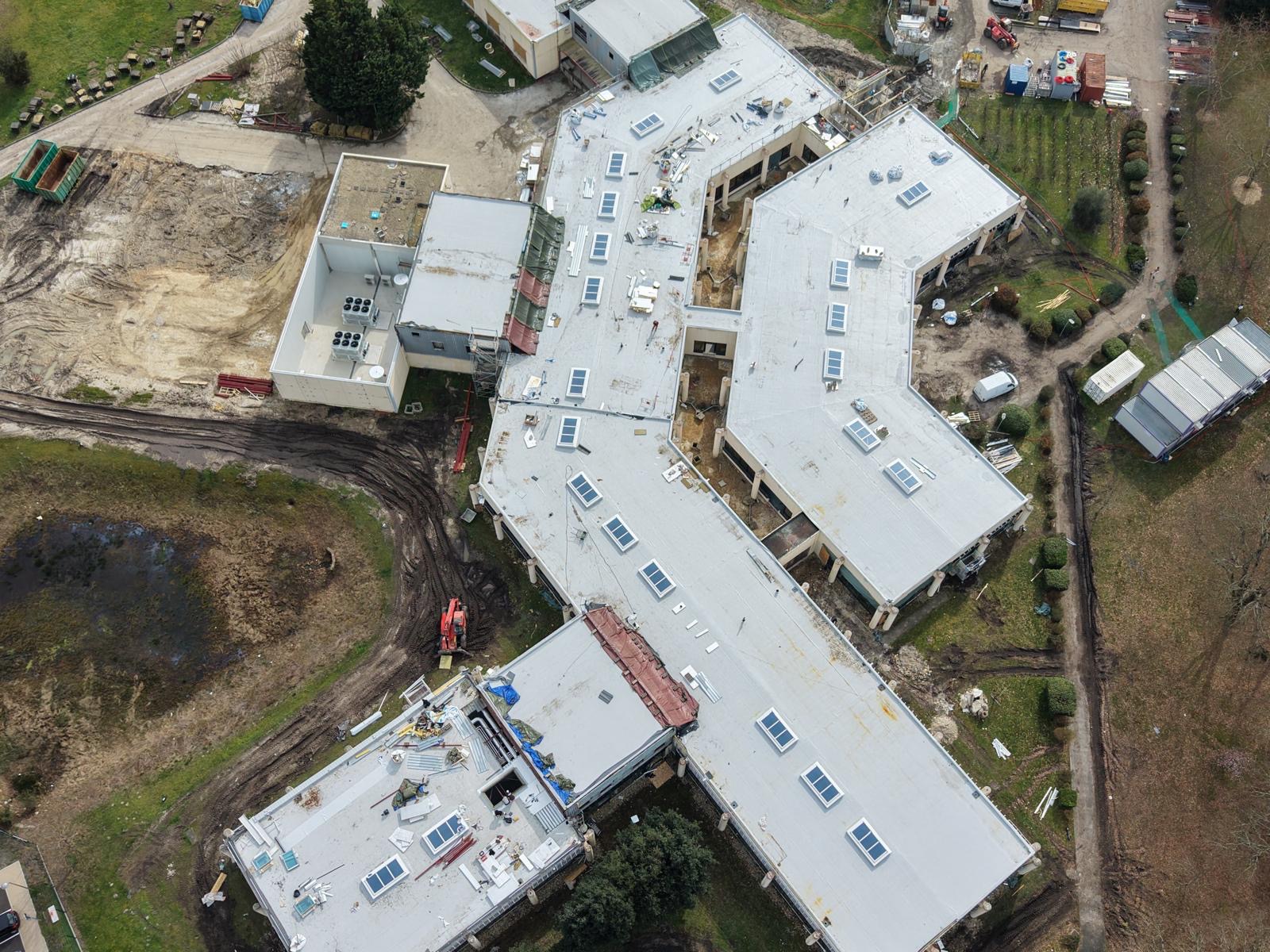 Vue aérienne grand chantier avec verrières VELUX